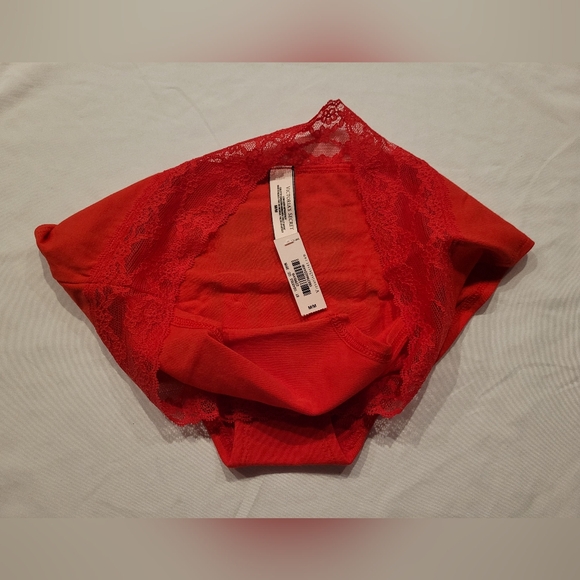 Victoria's Secret Medium Underwear NWT - Picture 2 of 3